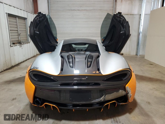 2017 McLaren 570S z VIN SBM13DAA6HW002345, wystawiony jako Copart lot #69572144 z przebiegiem 22 164 mil mil oraz Szkody całkowita. Historia ofert i sprzedaży dostępna na DreamBid. Obrazek 6.