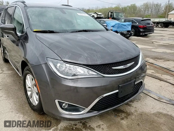 2017 Chrysler Pacifica Touring L with VIN 2C4RC1BG0HR839338, listed as a Copart auction lot 53531095 with 139,580 mi miles and Salvage Title. Bid and sale history available at DreamBid. Image 14.