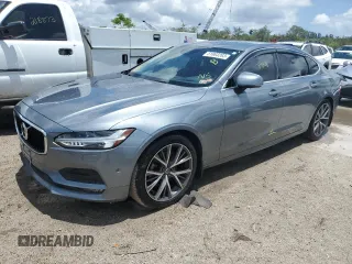 2019 Volvo S90 Momentum with VIN LVY102AKXKP082404, listed as a Copart auction lot 51883283 with 89,108 mi miles. Bid and sale history available at carsss.com. Image 1.