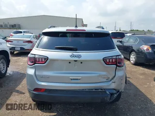 2024 Jeep Compass Latitude with VIN 3C4NJDBN6RT119349, listed as a IAAI auction lot 42125341 with 43,992 mi miles. Bid and sale history available at carsss.com. Image 16.