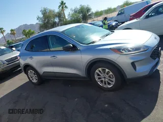2022 Ford Escape SE z VIN 1FMCU0G6XNUB31007, wystawiony jako IAAI lot #42510666 z przebiegiem 106 236 mil mil oraz . Historia ofert i sprzedaży dostępna na DreamBid. Obrazek 13.