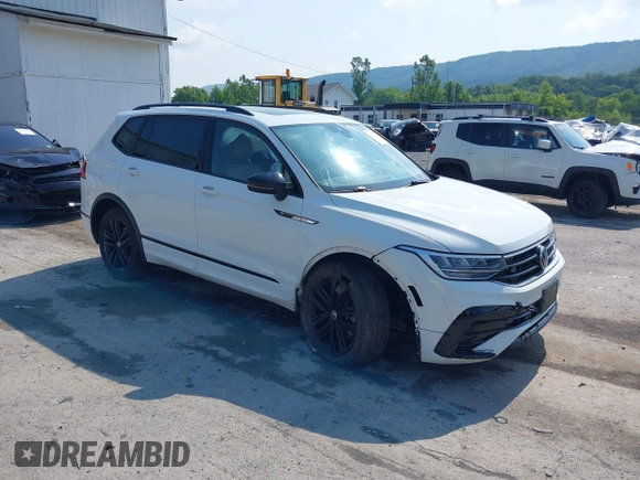 2022 Volkswagen Tiguan SE R-Line Black with VIN 3VV8B7AX0NM007523, listed as a IAAI auction lot 42457688 with 39,084 mi miles and . Bid and sale history available at DreamBid. Image 1.