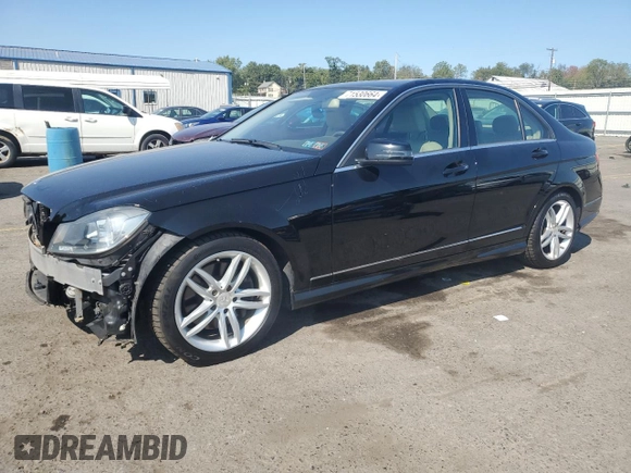 2013 Mercedes-Benz C 300 Sport z VIN WDDGF8AB2DG104911, wystawiony jako Copart lot #71530664 z przebiegiem 125 565 mil mil oraz Szkoda całkowita • Salvage title. Historia ofert i sprzedaży dostępna na DreamBid. Obrazek 1.