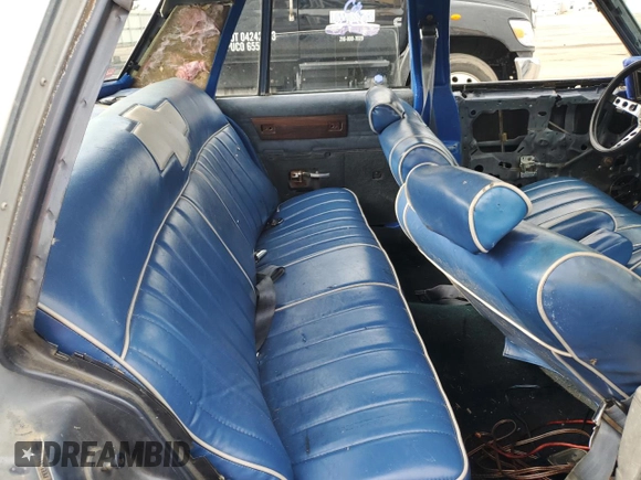 1984 Chevrolet Impala z VIN 2G1AL69H4E9168804, wystawiony jako Copart lot #55232275 z przebiegiem 75 318 mil mil oraz Czysty tytuł • Clean title. Historia ofert i sprzedaży dostępna na DreamBid. Obrazek 10.