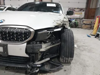 2019 BMW 3 Series 330i xDrive with VIN WBA5R7C55KAJ83482, listed as a IAAI auction lot 41565321 with 126,536 mi miles. Bid and sale history available at carsss.com. Image 17.