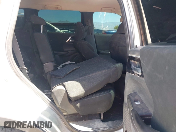 2022 Mitsubishi Outlander ES z VIN JA4J3TA81NZ015802, wystawiony jako IAAI lot #42278112 z przebiegiem Nie podano mil oraz . Historia ofert i sprzedaży dostępna na DreamBid. Obrazek 8.
