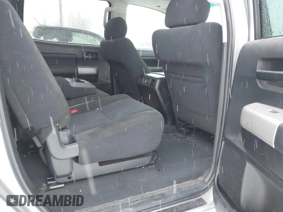 2008 Toyota Tundra z VIN 5TBDV54118S498651, wystawiony jako IAAI lot #41139461 z przebiegiem 243 235 mil mil oraz . Historia ofert i sprzedaży dostępna na DreamBid. Obrazek 8.