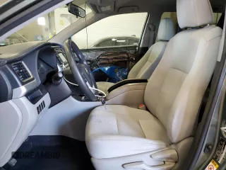 2016 Toyota Highlander LE z VIN 5TDBKRFH6GS306485, wystawiony jako Copart lot #56732295 z przebiegiem 146 221 mil mil oraz Szkoda całkowita • Salvage title. Historia ofert i sprzedaży dostępna na DreamBid. Obrazek 7.