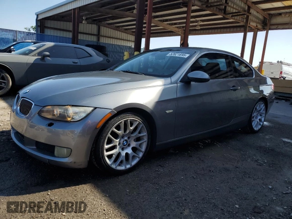 2007 BMW 3 Series 328i z VIN WBAWB33517PV74554, wystawiony jako Copart lot #52821695 z przebiegiem 101 269 mil mil oraz Szkoda całkowita • Salvage title. Historia ofert i sprzedaży dostępna na DreamBid. Obrazek 1.