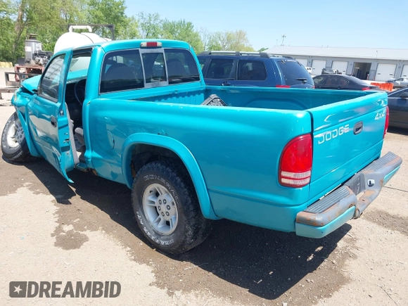 1997 Dodge Dakota z VIN 1B7GG26Y5VS253054, wystawiony jako IAAI lot #42215925 z przebiegiem 125 768 mil mil oraz . Historia ofert i sprzedaży dostępna na DreamBid. Obrazek 3.