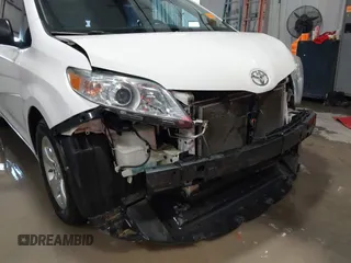 2015 Toyota Sienna L с VIN 5TDZK3DC3FS617518, выставлен на аукционе IAAI как лот 41566048 с пробегом 188 494 миль миль и . История ставок и продаж доступна на DreamBid. Изображение 18.