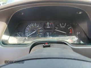 1996 Mercury Cougar z VIN 1MELM62W6TH629420, wystawiony jako Copart lot #67101634 z przebiegiem 71 996 mil mil oraz Szkody całkowita. Historia ofert i sprzedaży dostępna na DreamBid. Obrazek 9.