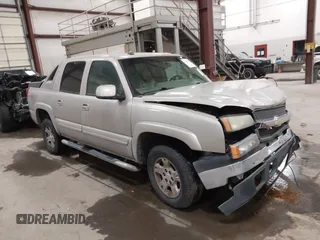 2005 Chevrolet Avalanche Z71 with VIN 3GNEK12Z55G253357, listed as a IAAI auction lot 41425074 with 203,933 mi miles. Bid and sale history available at carsss.com. Image 1.