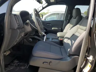 2023 Nissan Frontier Pro-4X z VIN 1N6ED1EK8PN674868, wystawiony jako Copart lot #50262715 z przebiegiem 13 545 mil mil oraz Szkoda całkowita • Salvage title. Historia ofert i sprzedaży dostępna na DreamBid. Obrazek 7.