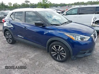 2018 Nissan Kicks SV z VIN 3N1CP5CU0JL518525, wystawiony jako IAAI lot #42221048 z przebiegiem 58 015 mil mil oraz . Historia ofert i sprzedaży dostępna na DreamBid. Obrazek 1.