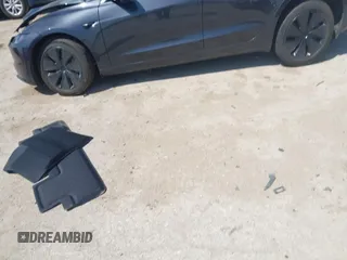 2024 Tesla Model 3 z VIN 5YJ3E1EA5RF843972, wystawiony jako IAAI lot #41873089 z przebiegiem 9 788 mil mil oraz . Historia ofert i sprzedaży dostępna na DreamBid. Obrazek 14.