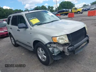 2008 Ford Escape XLT с VIN 1FMCU03118KD15147, выставлен на аукционе IAAI как лот 42223618 с пробегом 146 868 миль миль и . История ставок и продаж доступна на DreamBid. Изображение 1.