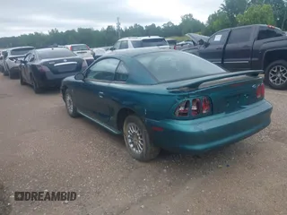 1996 Ford Mustang z VIN 1FALP4044TF226536, wystawiony jako IAAI lot #42468299 z przebiegiem 164 396 mil mil oraz . Historia ofert i sprzedaży dostępna na DreamBid. Obrazek 3.