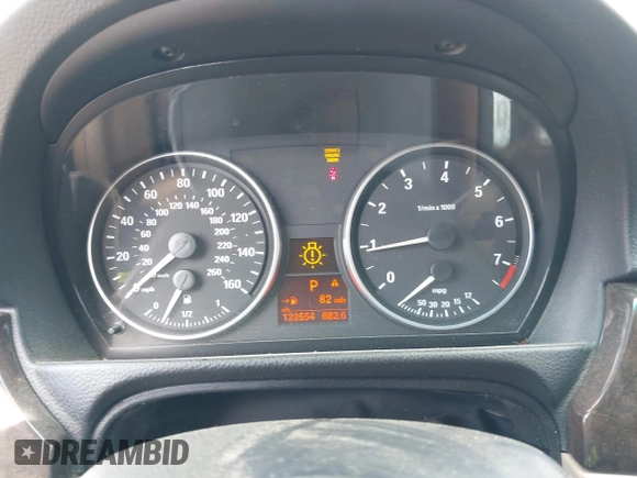 2007 BMW 3 Series 328i z VIN WBAVA37507NL17244, wystawiony jako IAAI lot #42320298 z przebiegiem 123 554 mil mil oraz . Historia ofert i sprzedaży dostępna na DreamBid. Obrazek 7.