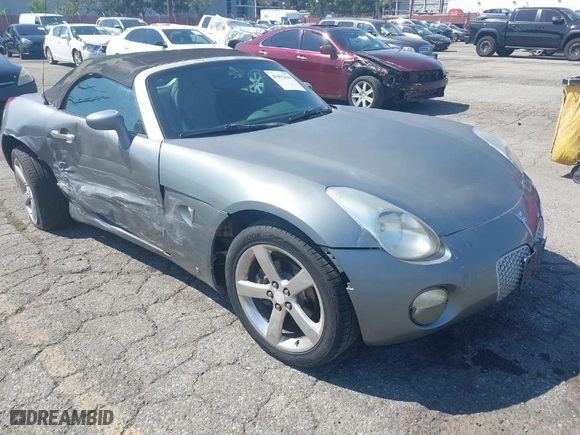 2007 Pontiac Solstice with VIN 1G2MB35B47Y114607, listed as a IAAI auction lot 41992049 with 127,702 mi miles. Bid and sale history available at carsss.com. Image 1.
