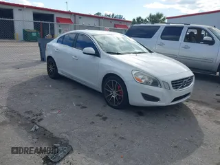 2012 Volvo S60 T5 with VIN YV1622FS3C2035451, listed as a IAAI auction lot 41687887 with 108,933 mi miles. Bid and sale history available at carsss.com. Image 1.