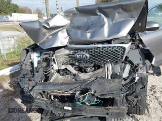 2018 Kia Sorento LX with VIN 5XYPG4A39JG385841, listed as a IAAI auction lot 41420471 with 1 mi miles. Bid and sale history available at carsss.com. Image 6.