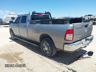 2022 Ram 2500 Tradesman z VIN 3C6UR5HJ7NG387674, wystawiony jako IAAI lot #42189557 z przebiegiem 125 045 mil mil oraz . Historia ofert i sprzedaży dostępna na DreamBid. Obrazek 3.