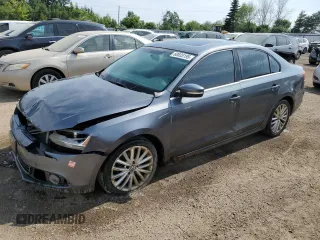 2012 Volkswagen Jetta SEL с VIN 3VWLX7AJ0CM305120, выставлен на аукционе Copart как лот 60835195 с пробегом 276 177 миль миль и Списание • Salvage title. История ставок и продаж доступна на DreamBid. Изображение 1.