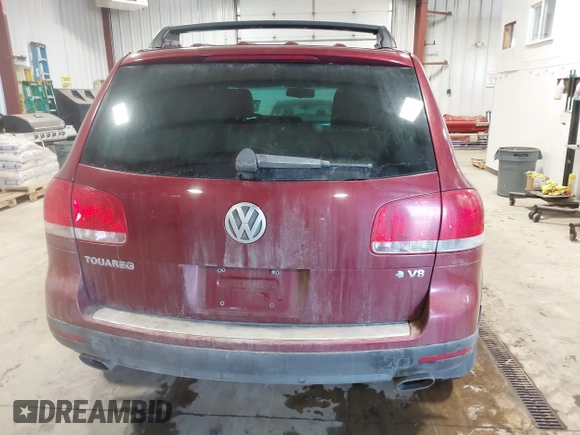 2004 Volkswagen Touareg z VIN WVGCM67LX4D038012, wystawiony jako IAAI lot #41285460 z przebiegiem Nie podano mil oraz . Historia ofert i sprzedaży dostępna na DreamBid. Obrazek 16.