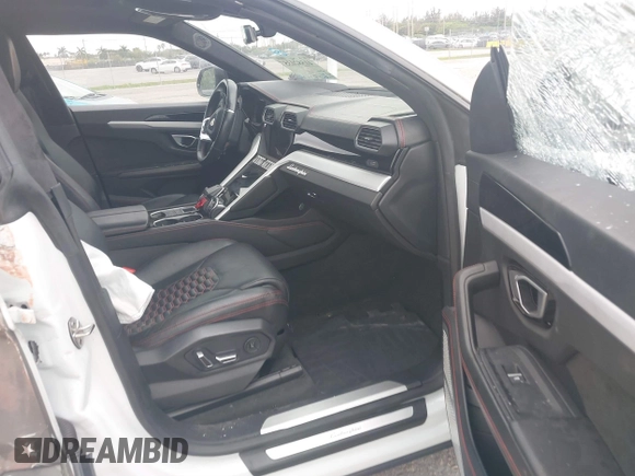 2019 Lamborghini Urus z VIN ZPBUA1ZL6KLA06025, wystawiony jako IAAI lot #41582035 z przebiegiem 71 842 mil mil oraz . Historia ofert i sprzedaży dostępna na DreamBid. Obrazek 5.