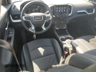 2024 GMC Terrain SLT z VIN 3GKALVEG2RL353102, wystawiony jako Copart lot #54370125 z przebiegiem 6297 mil mil oraz Szkoda całkowita • Salvage title. Historia ofert i sprzedaży dostępna na DreamBid. Obrazek 8.