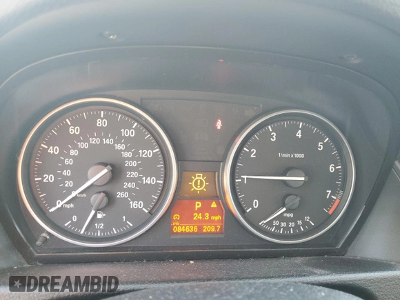 2014 BMW X1 xDrive28i z VIN WBAVL1C50EVY11864, wystawiony jako Copart lot #54181865 z przebiegiem 84 636 mil mil oraz Szkoda całkowita • Salvage title. Historia ofert i sprzedaży dostępna na DreamBid. Obrazek 9.