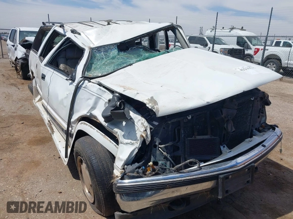 1999 GMC Suburban with VIN 1GDFK16R0XJ728255, listed as a IAAI auction lot 42230595 with Not provided miles and . Bid and sale history available at DreamBid. Image 1.