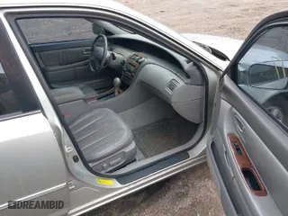 2000 Toyota Avalon XL with VIN 4T1BF28B5YU094269, listed as a IAAI auction lot 39246117 with 266,617 mi miles. Bid and sale history available at carsss.com. Image 5.