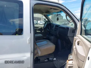 2014 Chevrolet Express Cargo z VIN 1GCSGAFX4E1198968, wystawiony jako IAAI lot #42322008 z przebiegiem 192 912 mil mil oraz . Historia ofert i sprzedaży dostępna na DreamBid. Obrazek 5.