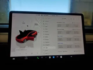 2023 Tesla Model 3 z VIN 5YJ3E1EA7PF435390, wystawiony jako Copart lot #66231225 z przebiegiem 102 214 mil mil oraz Czysty tytuł • Clean title. Historia ofert i sprzedaży dostępna na DreamBid. Obrazek 9.