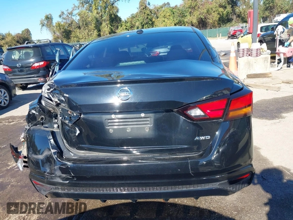 2019 Nissan Altima 2.5 S with VIN 1N4BL4BW6KC189236, listed as a IAAI auction lot 40638145 with 147,457 mi miles. Bid and sale history available at carsss.com. Image 16.