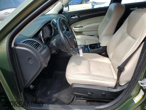 2018 Chrysler 300 Touring L z VIN 2C3CCAAG3JH190982, wystawiony jako Copart lot #54685645 z przebiegiem 125 839 mil mil oraz Szkoda całkowita • Salvage title. Historia ofert i sprzedaży dostępna na DreamBid. Obrazek 7.