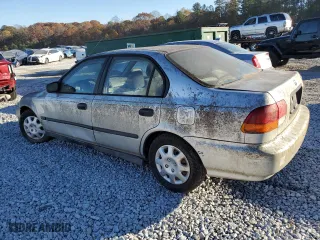 1998 Honda Civic DX with VIN 1HGEJ6622WL004591, listed as a Copart auction lot 83034814 with 282,467 mi miles and Clean Title. Bid and sale history available at carsss.com. Image 2.