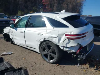 2022 Genesis GV70 Sport z VIN KMUMCDTC1NU035343, wystawiony jako IAAI lot #40788562 z przebiegiem Nie podano mil oraz . Historia ofert i sprzedaży dostępna na DreamBid. Obrazek 3.