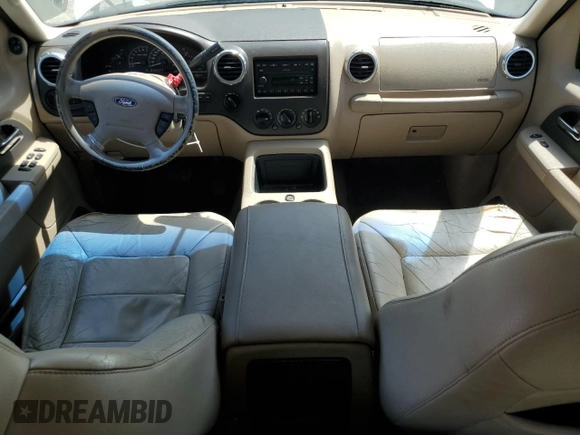 2003 Ford Expedition Special Service z VIN 1FMPU16L53LA07129, wystawiony jako Copart lot #55365635 z przebiegiem 210 660 mil mil oraz Czysty tytuł • Clean title. Historia ofert i sprzedaży dostępna na DreamBid. Obrazek 8.