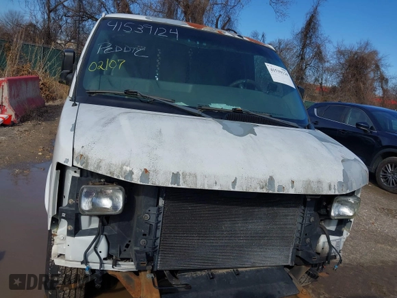 2004 GMC Savana Cargo Van with VIN 1GTHG35U541132912, listed as a IAAI auction lot 41539124 with 367,102 mi miles. Bid and sale history available at carsss.com. Image 12.