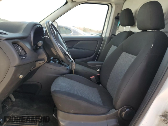 2017 Ram ProMaster City Cargo Tradesman z VIN ZFBERFABXH6G85511, wystawiony jako Copart lot #50080985 z przebiegiem 64 863 mil mil oraz Czysty tytuł • Clean title. Historia ofert i sprzedaży dostępna na DreamBid. Obrazek 7.
