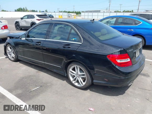 2012 Mercedes-Benz C 300 Sport с VIN WDDGF8BB9CA642697, выставлен на аукционе IAAI как лот 42479043 с пробегом 93 021 миль миль и . История ставок и продаж доступна на DreamBid. Изображение 3.
