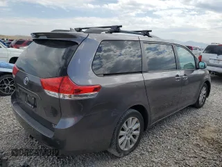 2013 Toyota Sienna XLE z VIN 5TDDK3DC8DS069085, wystawiony jako Copart lot #62768235 z przebiegiem 140 242 mil mil oraz Szkoda całkowita • Salvage title. Historia ofert i sprzedaży dostępna na DreamBid. Obrazek 3.