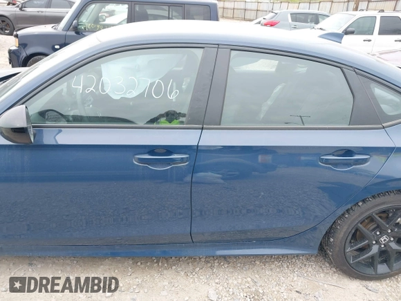 2025 Honda Civic Sport z VIN 2HGFE2F56SH549101, wystawiony jako IAAI lot #42032706 z przebiegiem 12 820 mil mil oraz . Historia ofert i sprzedaży dostępna na DreamBid. Obrazek 14.