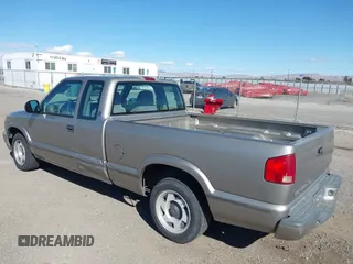 1998 GMC Sonoma SLS with VIN 1GTCS1947WK513245, listed as a IAAI auction lot 41523714 with 158,697 mi miles. Bid and sale history available at carsss.com. Image 3.