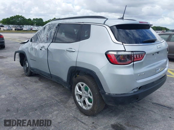 2024 Jeep Compass Latitude with VIN 3C4NJDBN6RT109646, listed as a IAAI auction lot 42017663 with 17,239 mi miles. Bid and sale history available at carsss.com. Image 3.