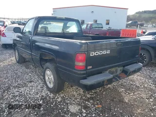 2001 Dodge 1500 z VIN 1B7HC16Y11S300200, wystawiony jako IAAI lot #41819890 z przebiegiem 183 806 mil mil oraz . Historia ofert i sprzedaży dostępna na DreamBid. Obrazek 3.