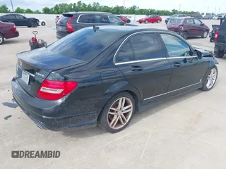 2013 Mercedes-Benz C 300 Sport с VIN WDDGF8AB0DR296995, выставлен на аукционе IAAI как лот 42663030 с пробегом 140 805 миль миль и . История ставок и продаж доступна на DreamBid. Изображение 4.